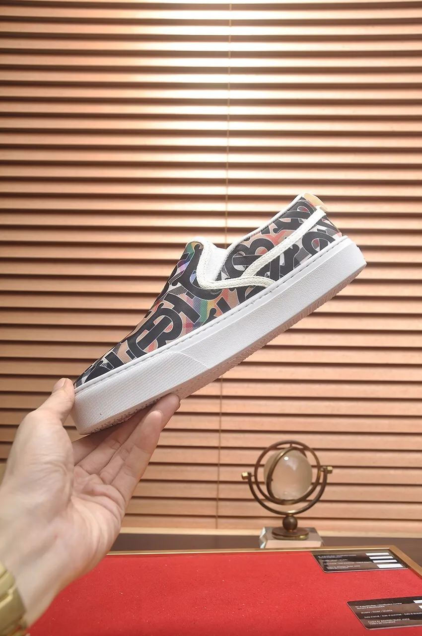 Men's shoes 💰400💶【Burberry】Classic low-top sneakers｜Imported cowhide with classic plaid fabric｜Sheepskin lining｜Original outsole｜Fine workmanship and comfortable to wear Size: 38-44 (customized at 45)